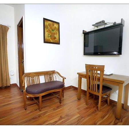 Hotel Oscar - Hauz Khas Нью-Дели Экстерьер фото
