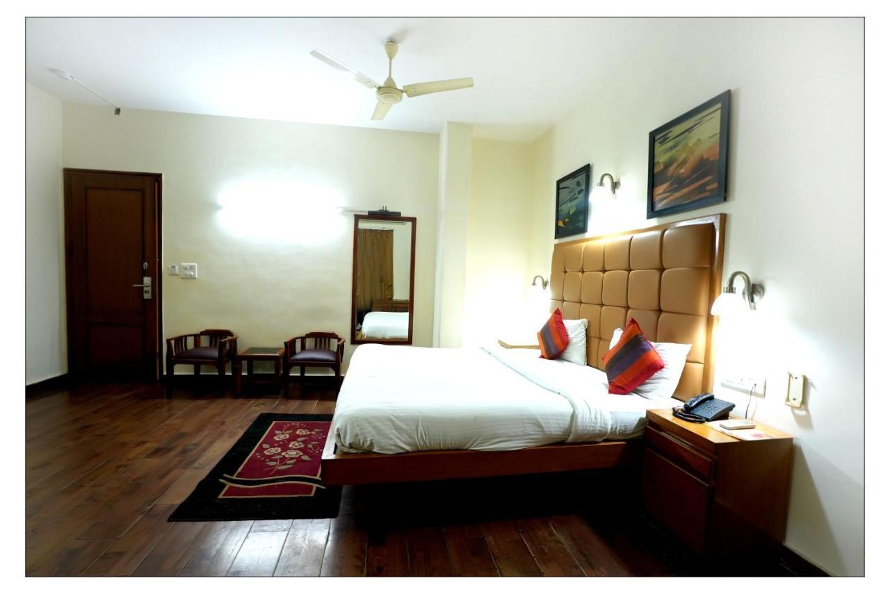 Hotel Oscar - Hauz Khas Нью-Дели Экстерьер фото