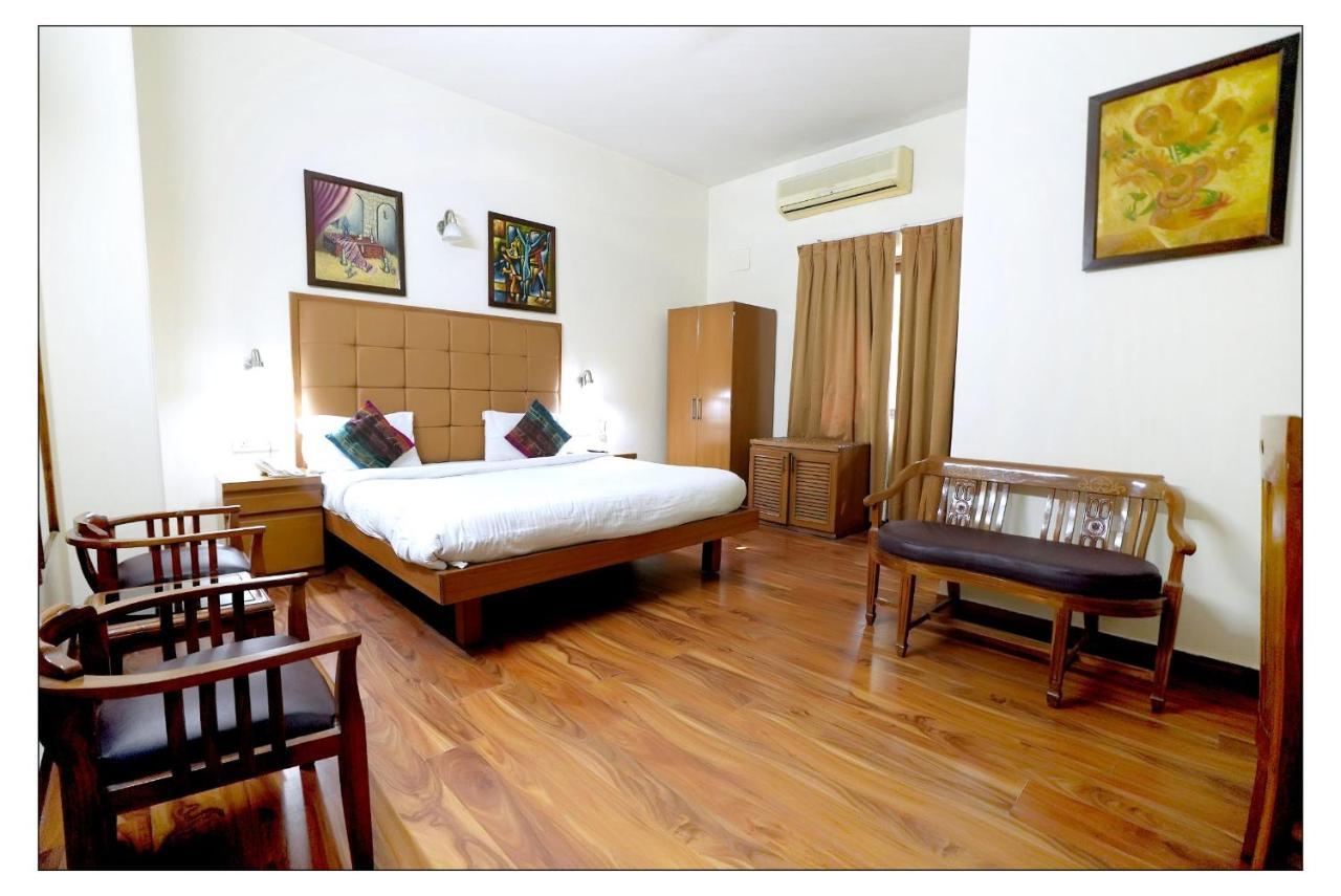 Hotel Oscar - Hauz Khas Нью-Дели Экстерьер фото