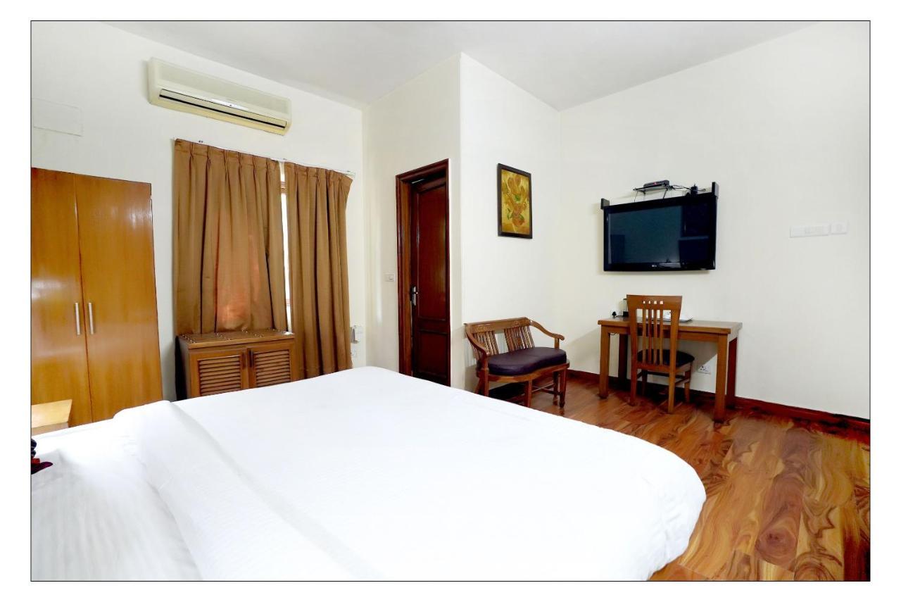 Hotel Oscar - Hauz Khas Нью-Дели Экстерьер фото