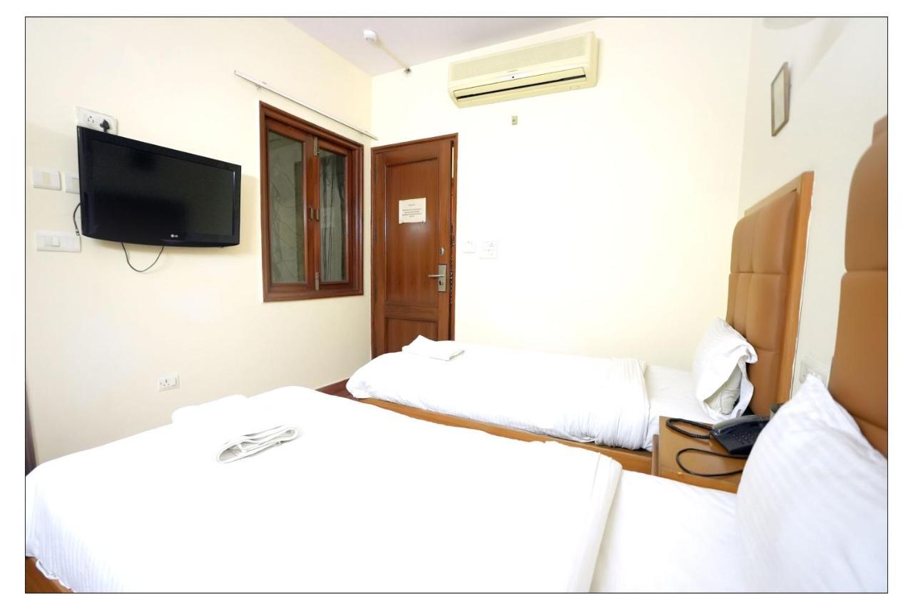 Hotel Oscar - Hauz Khas Нью-Дели Экстерьер фото