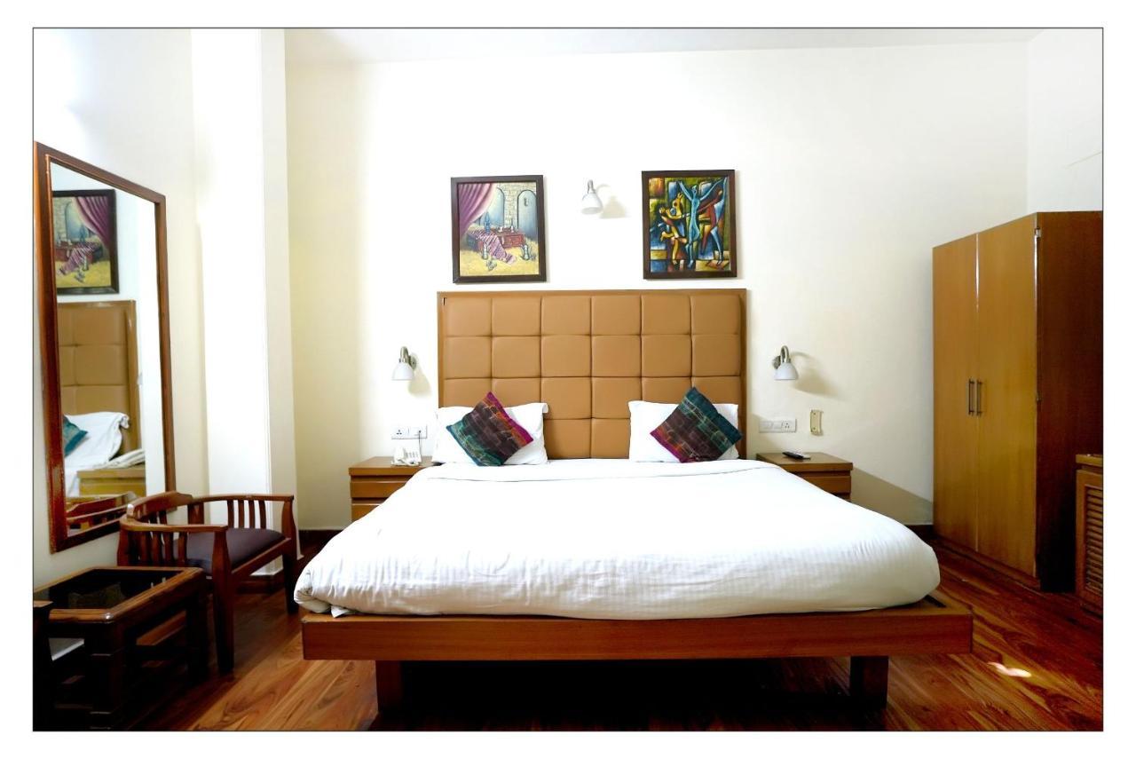 Hotel Oscar - Hauz Khas Нью-Дели Экстерьер фото
