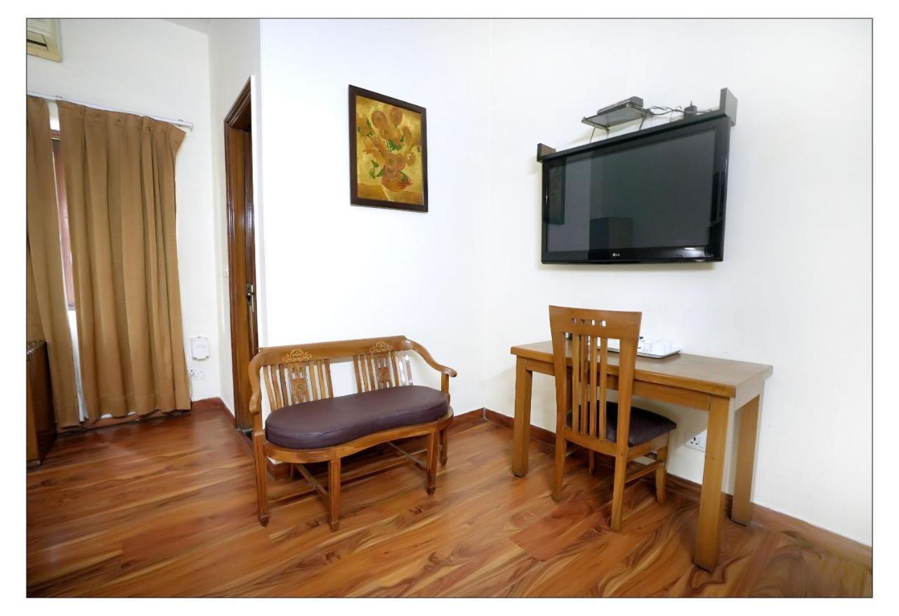 Hotel Oscar - Hauz Khas Нью-Дели Экстерьер фото