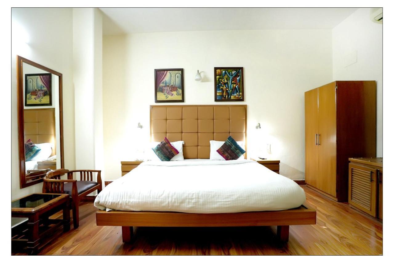Hotel Oscar - Hauz Khas Нью-Дели Экстерьер фото