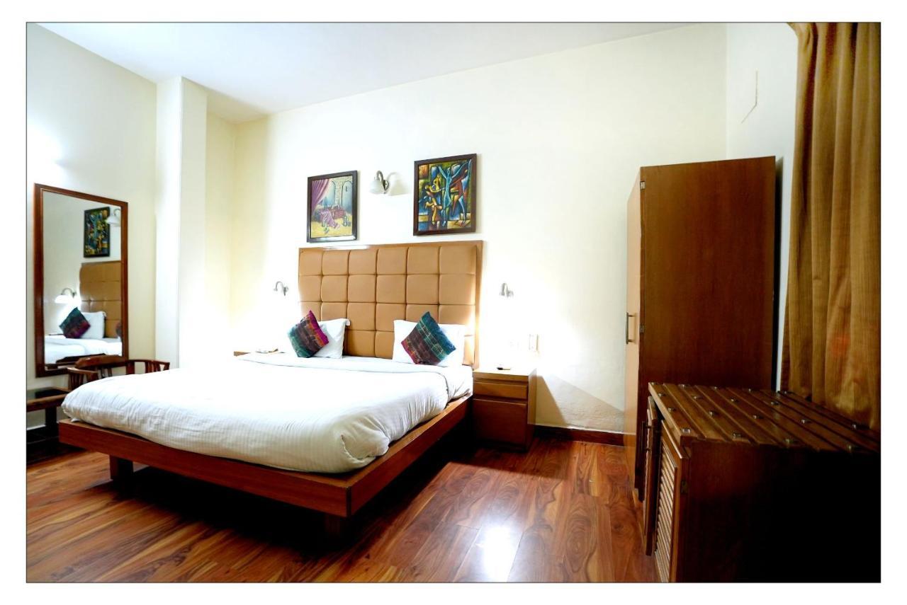 Hotel Oscar - Hauz Khas Нью-Дели Экстерьер фото
