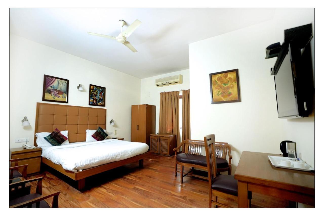 Hotel Oscar - Hauz Khas Нью-Дели Экстерьер фото