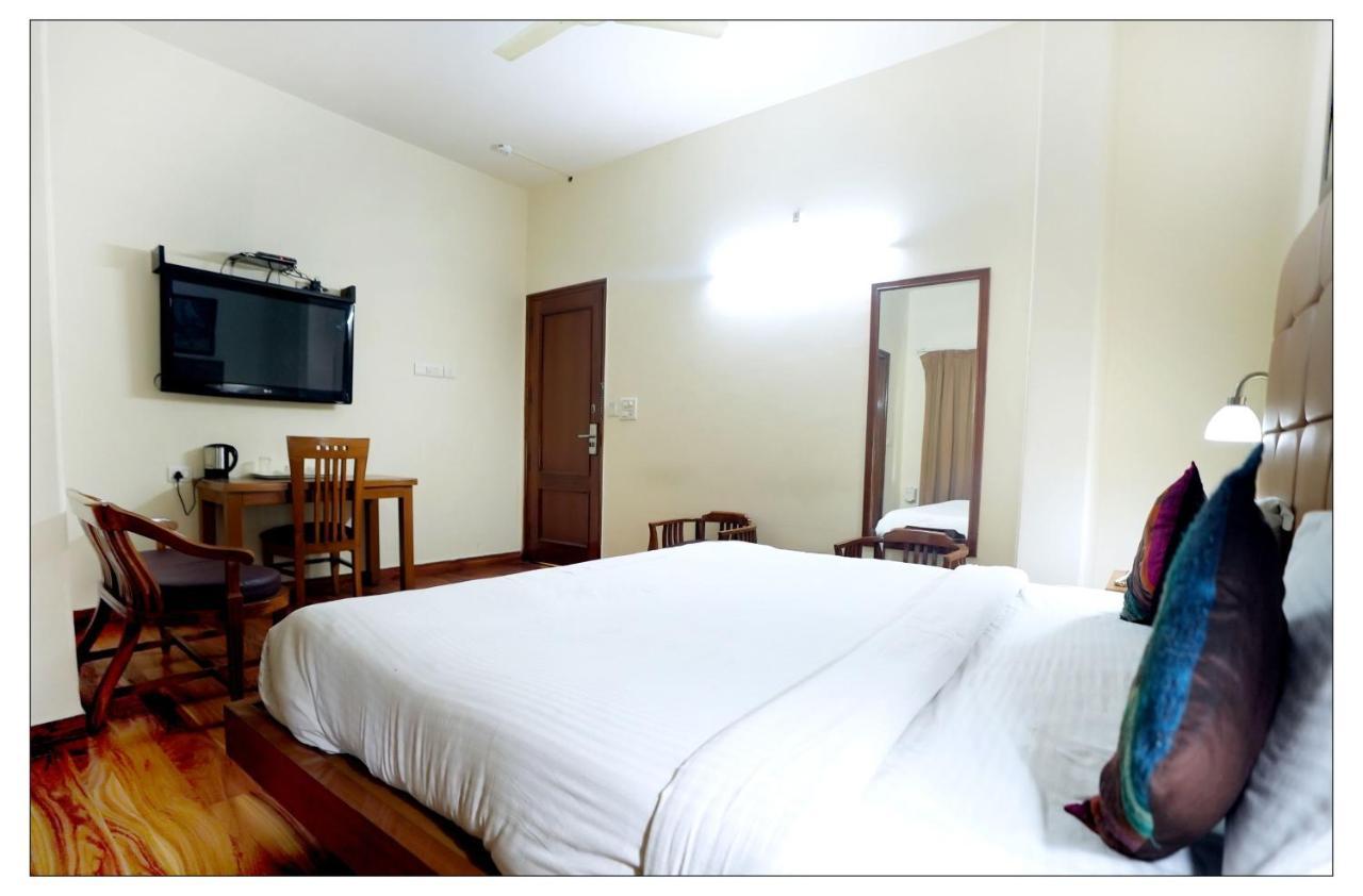 Hotel Oscar - Hauz Khas Нью-Дели Экстерьер фото