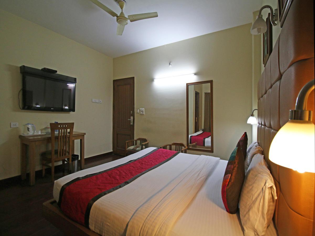 Hotel Oscar - Hauz Khas Нью-Дели Экстерьер фото